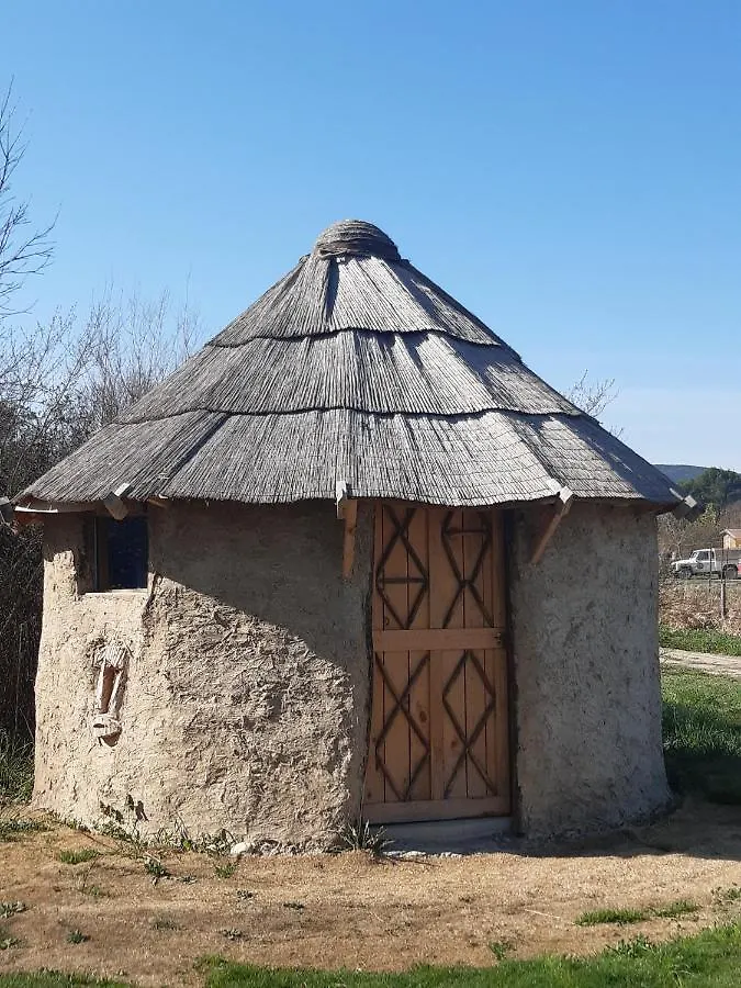 La Hutte Massai Hotel Villelaure Luxury tent