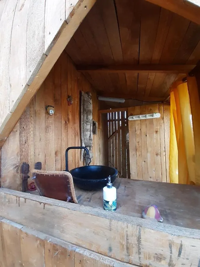 La Hutte Massai Hotel Villelaure 0*,