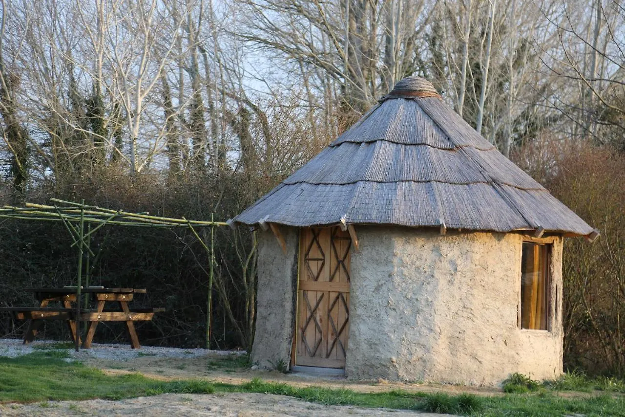 La Hutte Massai Hotel Villelaure 0*,  France