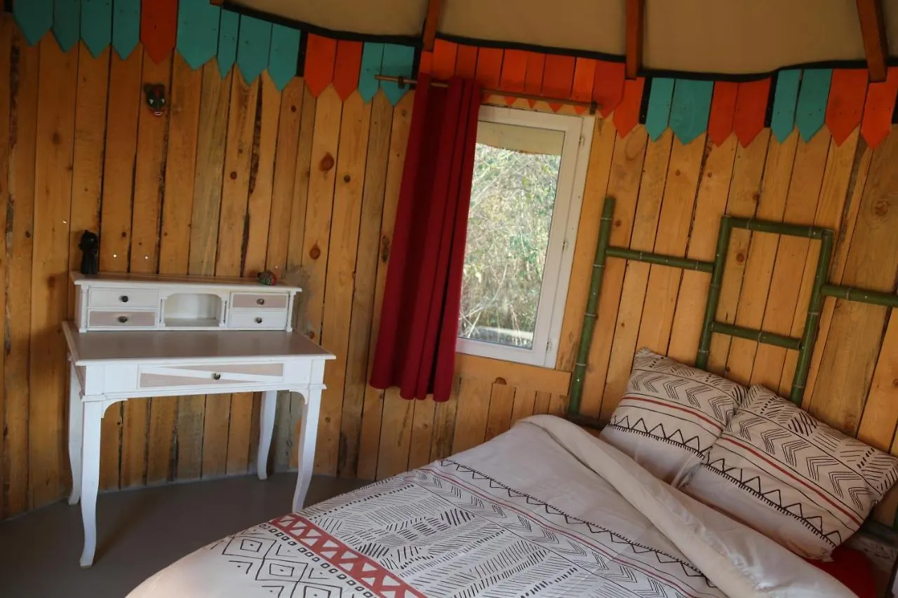 La Hutte Massai Hotel Villelaure France